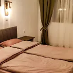 луксозен мечи чал - манастира 2 Apartment Pamporowo
